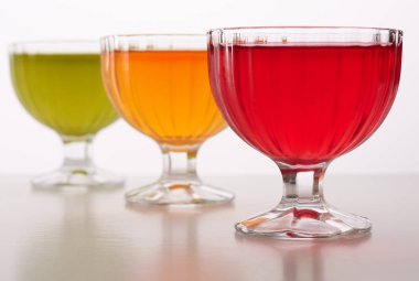 bir kase renkli jöle