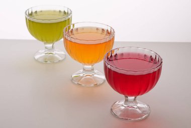 bir kase renkli jöle