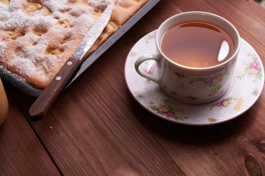 elmalı turta charlotte ahşap tablo