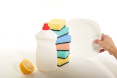 deterjan beyaz bir arka plan üzerinde yemekler için