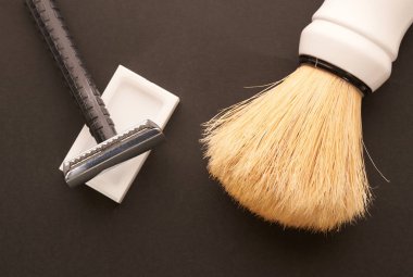 tıraş araçları bir tablo