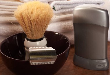 tıraş araçları bir ahşap yüzeye