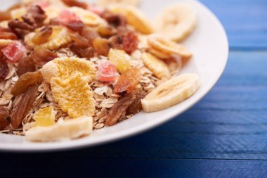 kuru meyve, granola plaka ile pul