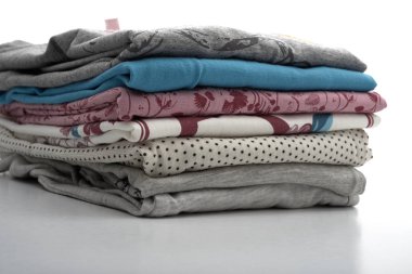 Beyaz bir arka plan temiz elbise