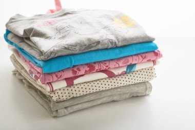 Beyaz bir arka plan temiz elbise