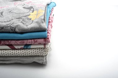 Beyaz bir arka plan temiz elbise