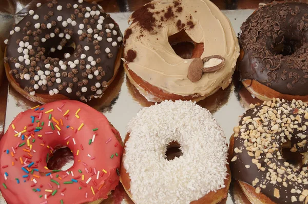 Pack van donuts op een witte achtergrond — Stockfoto