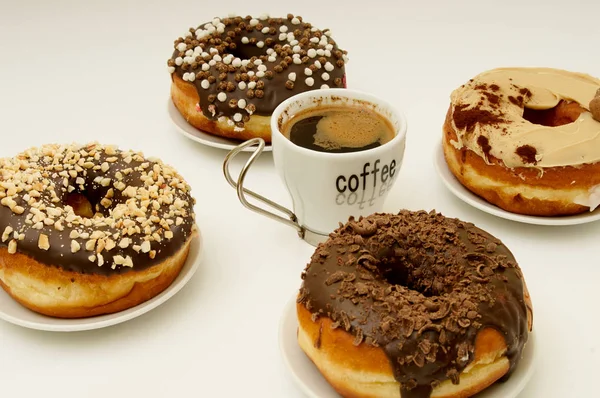 Donuts und Kaffee — Stockfoto