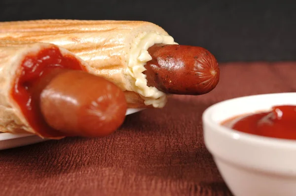 Twee hotdogs — Stockfoto