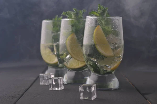 Mojito cocktail with lime and mint — Stock Photo, Image