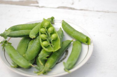 Genç yeşil bezelye