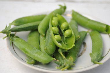 Genç yeşil bezelye