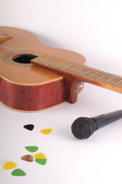 gitar ve mikrofon