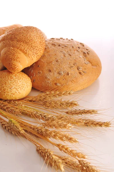 Un sacco di pane su sfondo bianco — Foto Stock