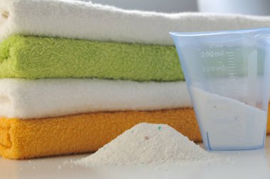 Renkli kıyafetler için deterjanlar