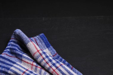 Ahşap bir masada arka plan havlusu.