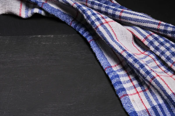 Ahşap bir masada arka plan havlusu.