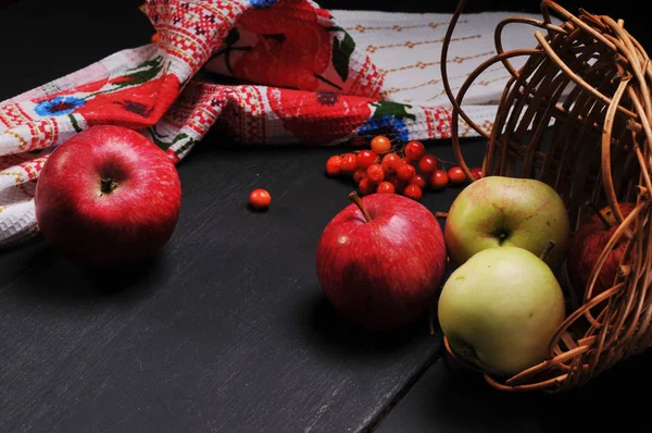 Elma sonbahar natürmort