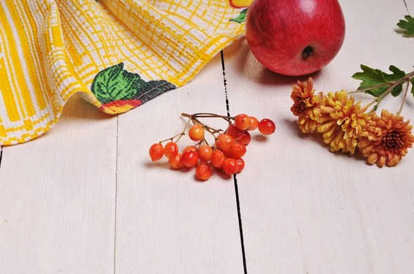 Elma sonbahar natürmort