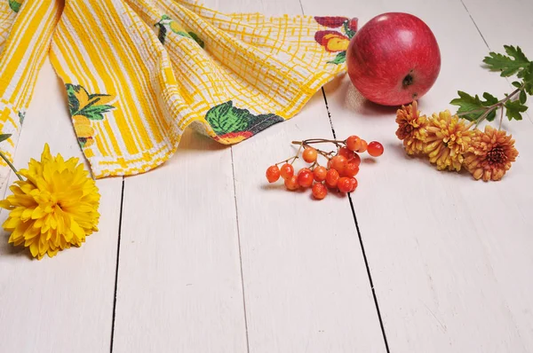 Elma sonbahar natürmort