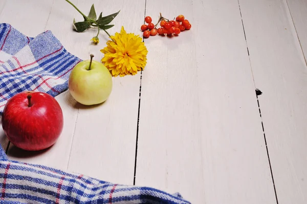 Elma sonbahar natürmort