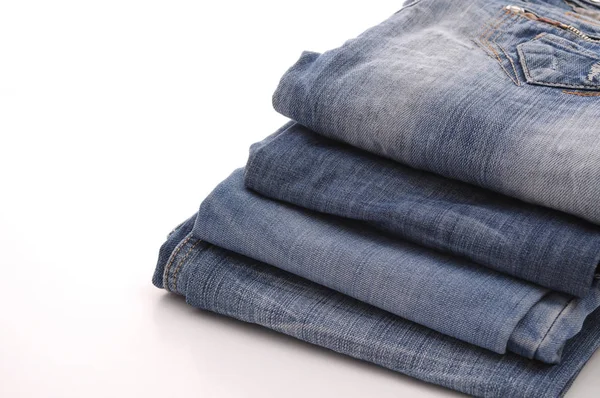 Jeans su sfondo bianco — Foto Stock