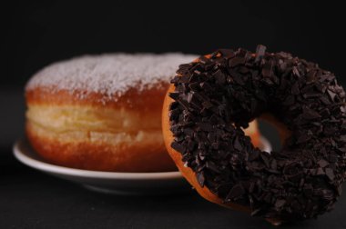 siyah ve beyaz çörek