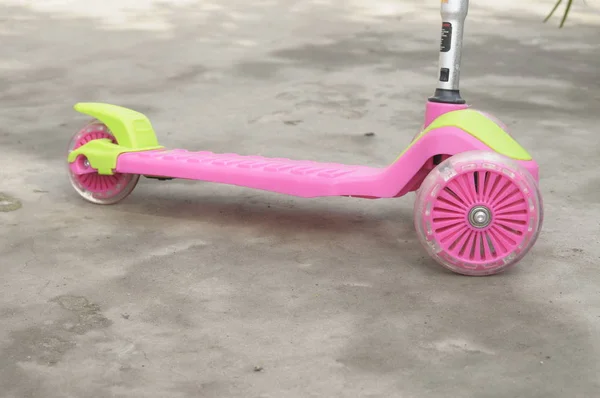 Children's scooter on the road — Stock Photo, Image