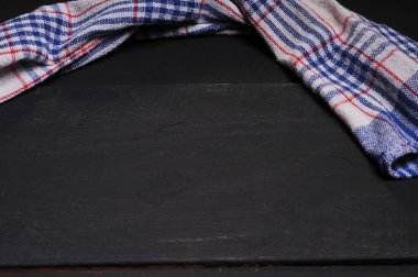 Ahşap bir masada arka plan havlusu.