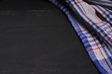 Ahşap bir masada arka plan havlusu.