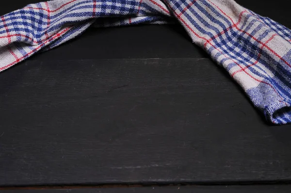 Ahşap bir masada arka plan havlusu.