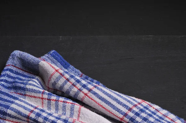 Ahşap bir masada arka plan havlusu.