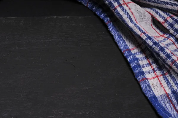 Ahşap bir masada arka plan havlusu.