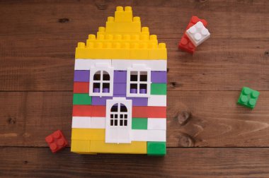renkli çocuk inşaat evi
