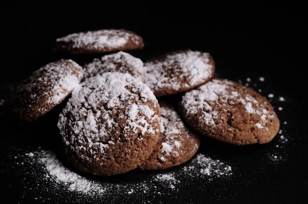 Galletas Avena Sobre Una Mesa Negra Azúcar Ricino —  Fotos de Stock