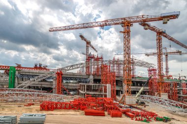  Sitede, Skytrain Asya İnşaat vinçleri