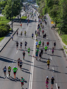 Bir grup maraton koşucu