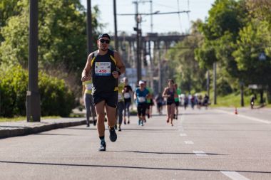 Bir grup maraton koşucu
