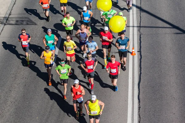 Bir grup maraton koşucu