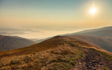 Dağlarda şafak vakti