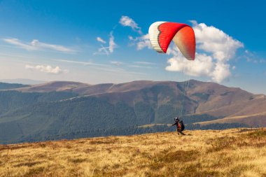 Yamaçparaşütü başlamak için hazır 