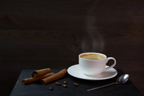 Una taza de café caliente —  Fotos de Stock