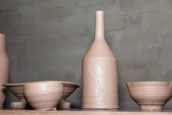 Ceramiche su un tavolo — Foto Stock