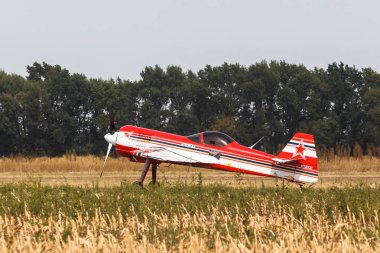 Akrobasi uçağı Sukhoi Su-31 tek motorlu