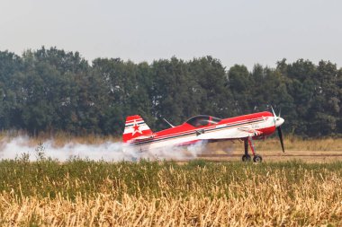 Akrobasi uçağı Sukhoi Su-31 tek motorlu