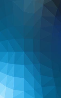 Üçgenler ve degrade origami tarzında oluşan ışık mavi köşeli tasarım deseni