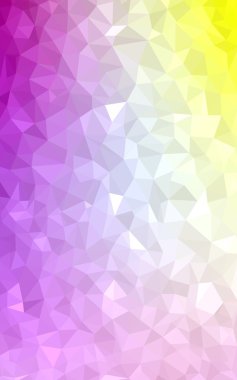 Üçgenler ve degrade origami tarzında oluşan hafif pembe-sarı poligonal tasarım deseni