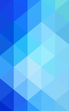 Üçgenler ve degrade origami tarzında oluşan ışık mavi köşeli tasarım deseni