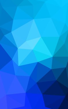 Üçgenler ve degrade origami tarzında oluşan ışık mavi köşeli tasarım deseni