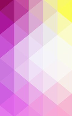 Üçgenler ve degrade origami tarzında oluşan hafif pembe-sarı poligonal tasarım deseni